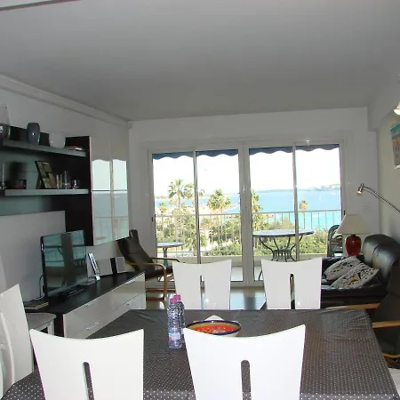 Sea View Apartment *