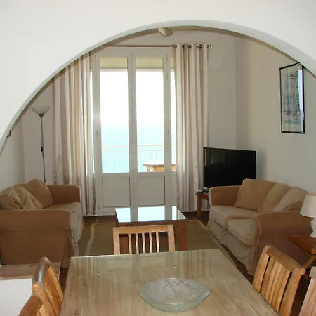Sea View Apartment *