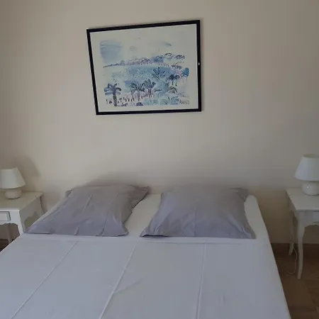 Sea View Apartment *